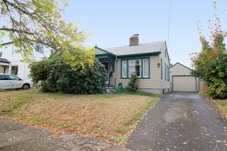 Building Photo - 1215 NE 70th Ave