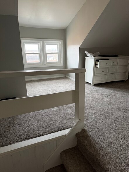 Building Photo - 732 Rockford Ave