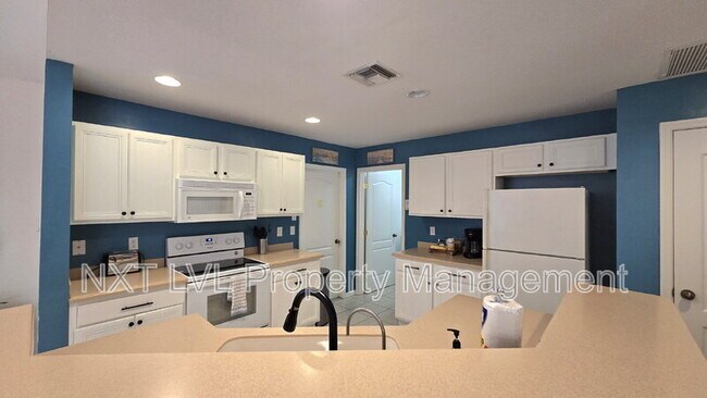 Building Photo - 3105 Van Buren Pkwy