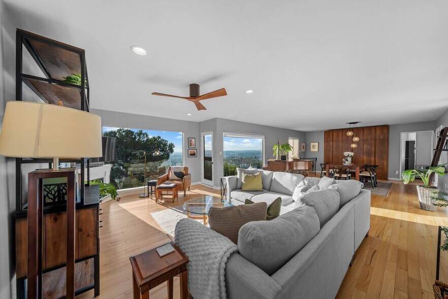 Building Photo - 4350 Summit Dr