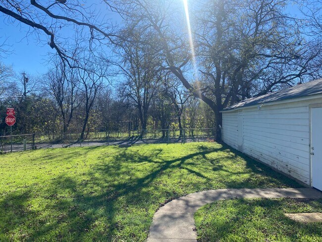 Building Photo - REFRESHED 2 BEDROOM, 1 BATH BELTON ISD