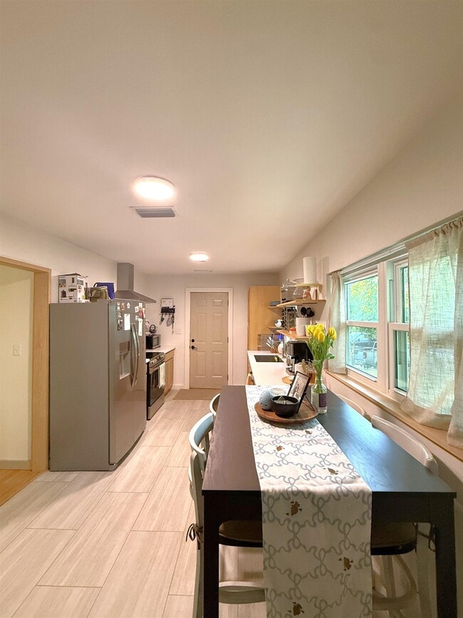 Building Photo - 629 Dart St