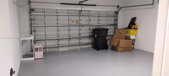 Building Photo - 8092 Driggs Hill