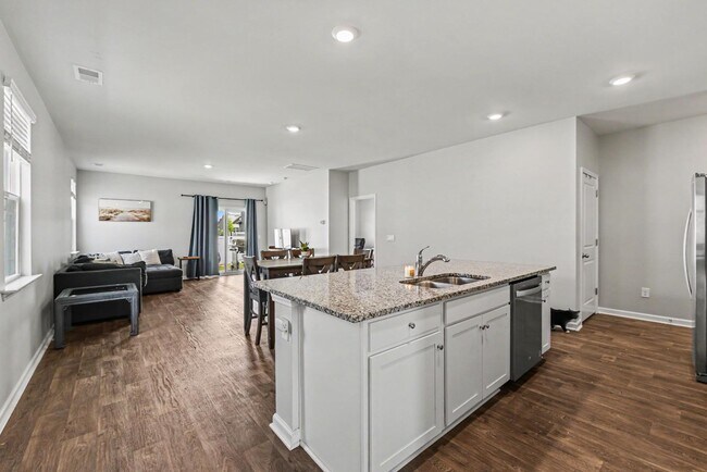Building Photo - 296 Blue Haw Dr