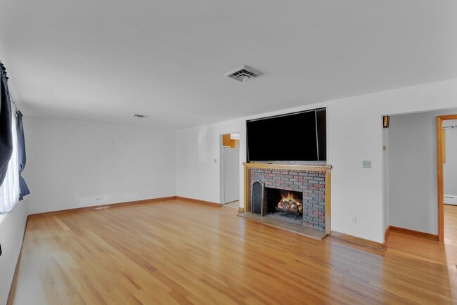 Building Photo - Charming 2-Bedroom Home in the Heart of Ca...