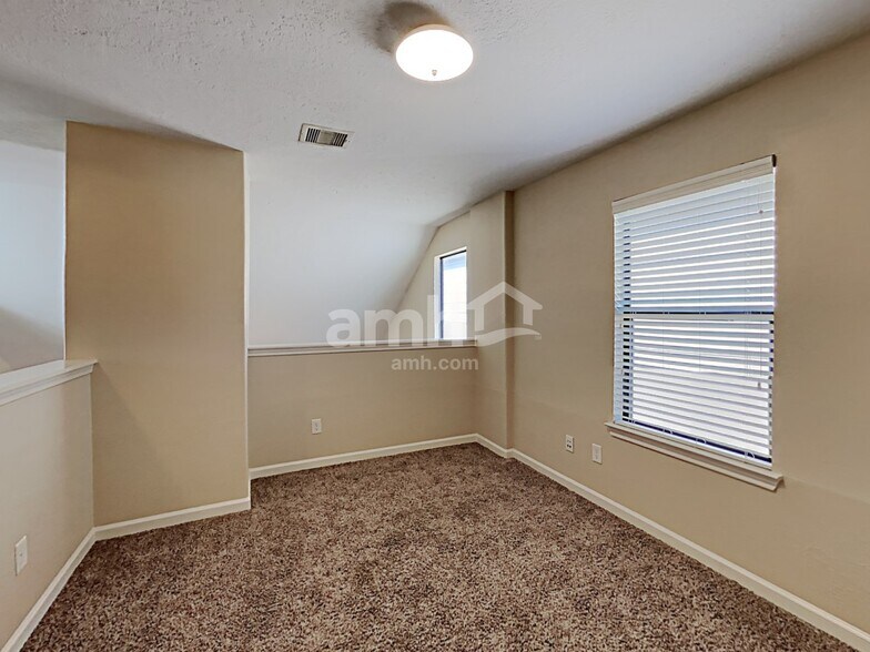 Building Photo - 29712 Buffalo Canyon Dr