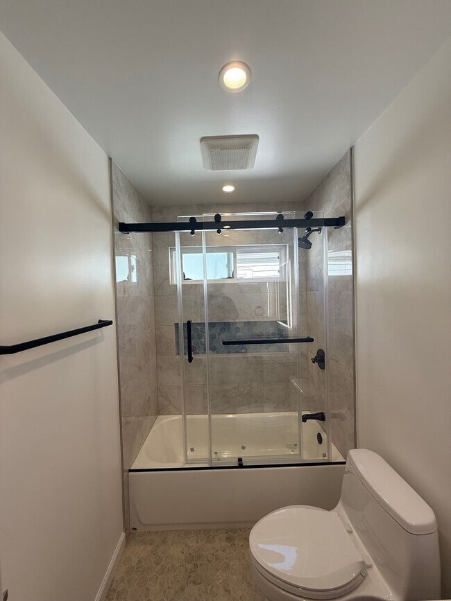 Building Photo - Alameda's most sought after gated communit...