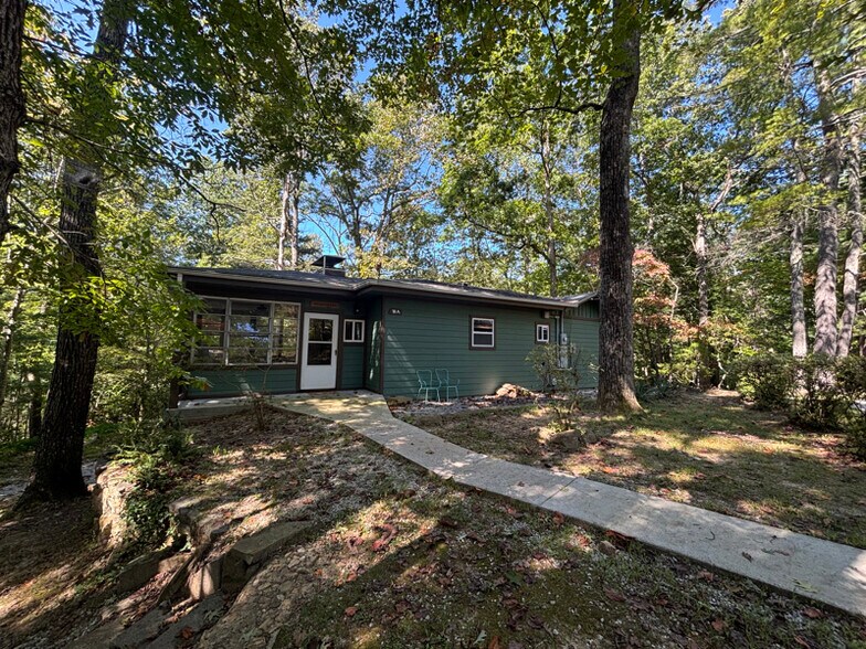 Primary Photo - 10 Lakemont Cottage Trail