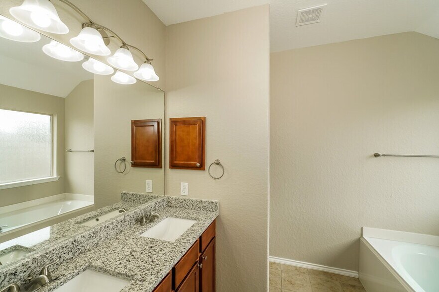Building Photo - 357 Saddlehorn Way