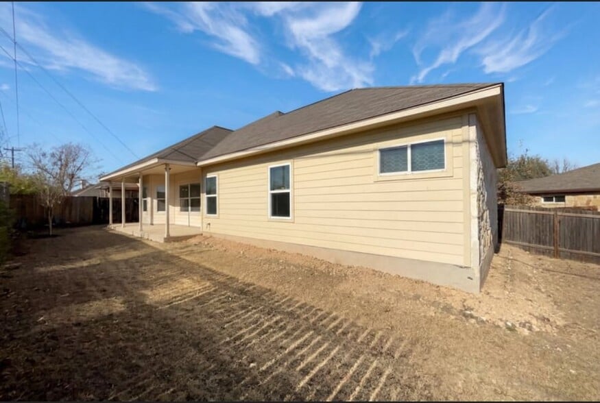 Building Photo - 1000 Estival Dr