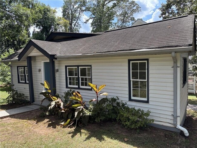 Building Photo - 2469 Glynn Dr SE