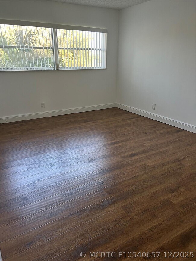Building Photo - 7807 Golf Cir Dr