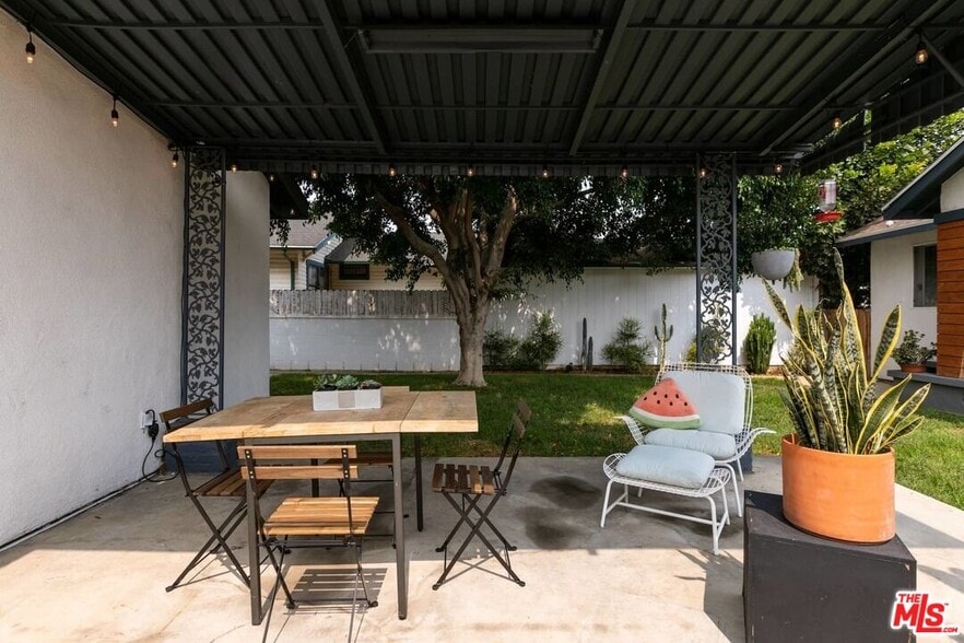 Patio/Pergola - 632 S Evergreen Ave