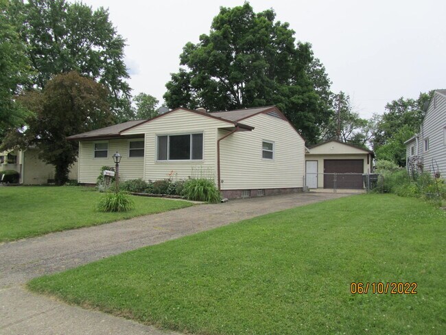 Building Photo - 5289 Eisenhower Rd