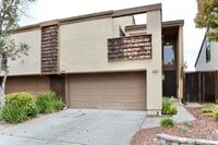 Building Photo - Spacious and bright 3-bedroom townhome-Nor...