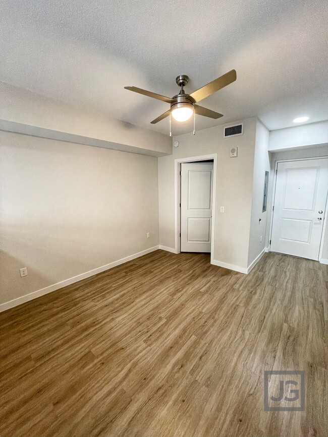 Bedroom/Closet - 7082 Woodmont Way