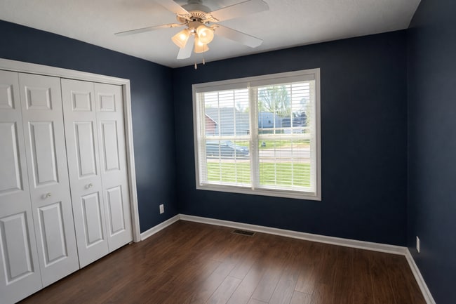 Building Photo - $1800 3 Bedrooms 2.5 Bath Brick Home with a bonus room!