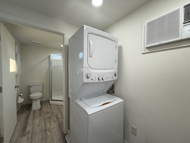 Building Photo - 1441 1/2 Sheridan Ave