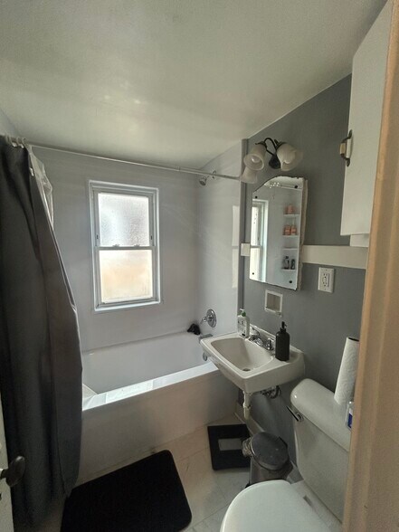 Building Photo - 1538 S 73rd St