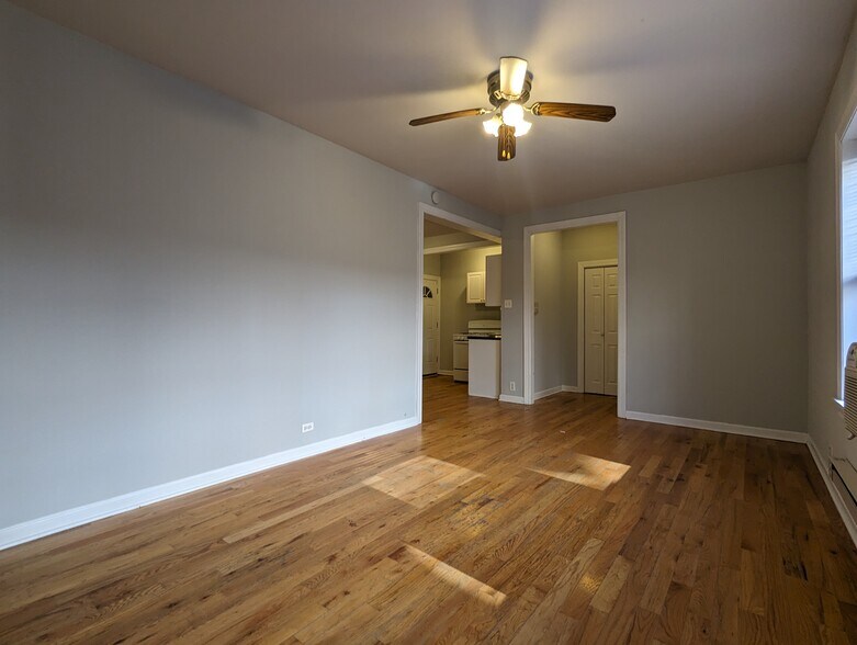 Building Photo - 3721 N Pine Grove Ave