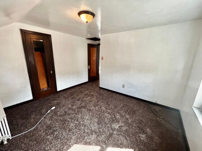 Building Photo - 2156 Sampson St