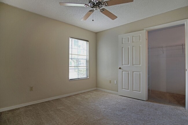 Building Photo - 1 Bedroom / 1 Bathroom Condo with Resort-Style Living