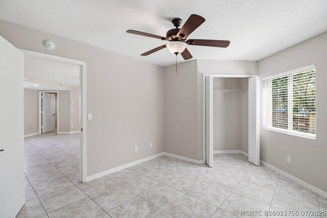 Building Photo - 2625 Heathcote Dr