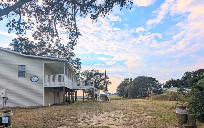 Building Photo - 2 Bedroom 1 Bath Home in Howells Point, Sunset Harbor, Bolivia, N C