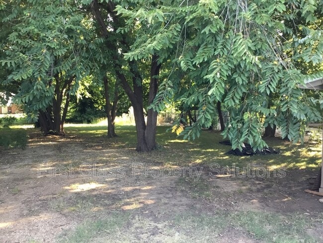 Building Photo - 2215 Cashion Pl