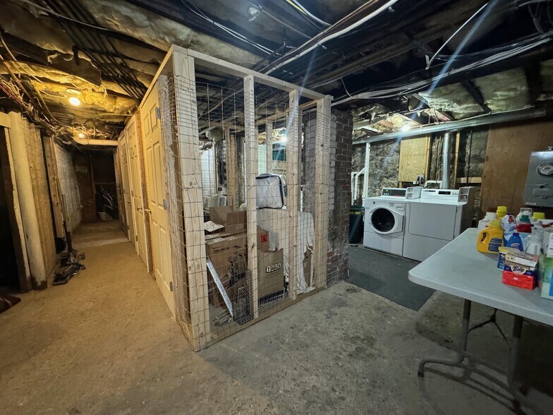 Building Photo - 38 Craigie St