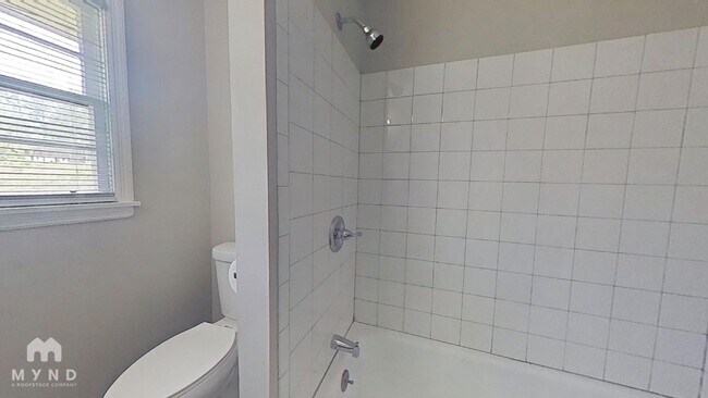 Building Photo - 1006 Longleaf Dr