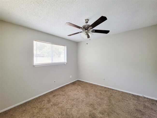 Building Photo - 18402 Tall Cypress Dr