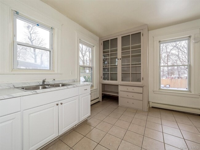 Building Photo - 236 Mansion St