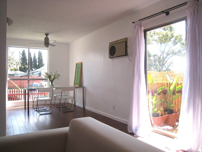 Building Photo - 3813 Huron Ave