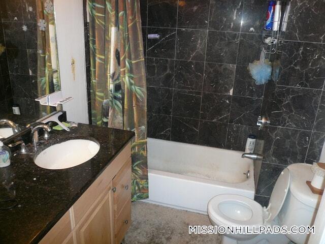 Building Photo - 94 Hillside St