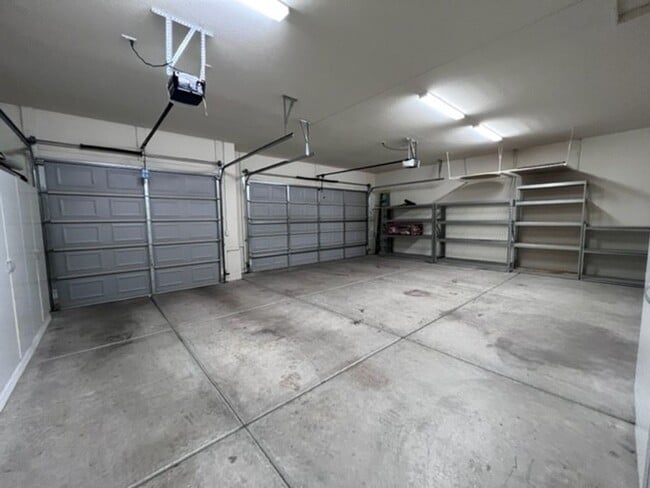 Building Photo - 3 Bed 2 Bath Golf Gated Community Pet Friendly,Boat Garage. Bullhead Parkway