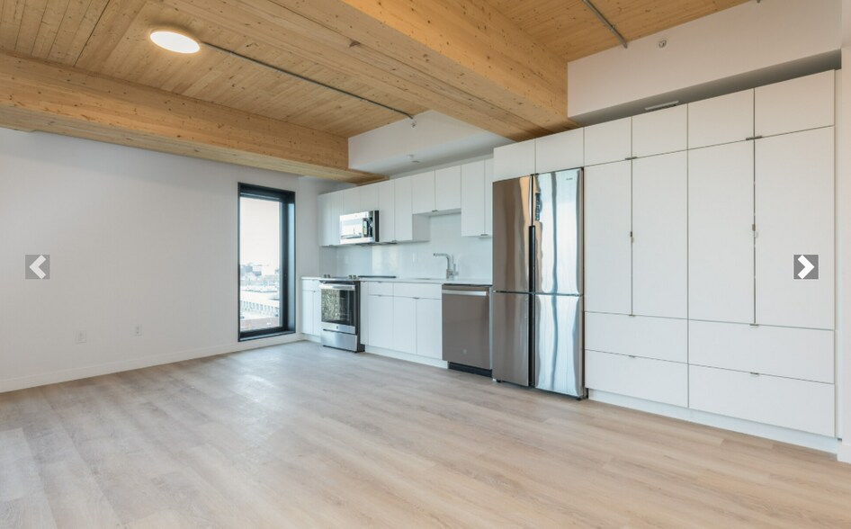 Building Photo - 1 E Lenox St