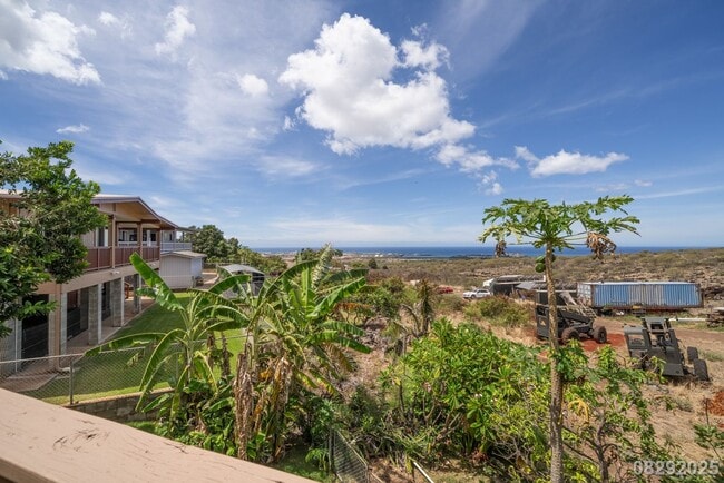 Building Photo - 3 Bedroom 3 Bathroom pet negotiable SFH in...