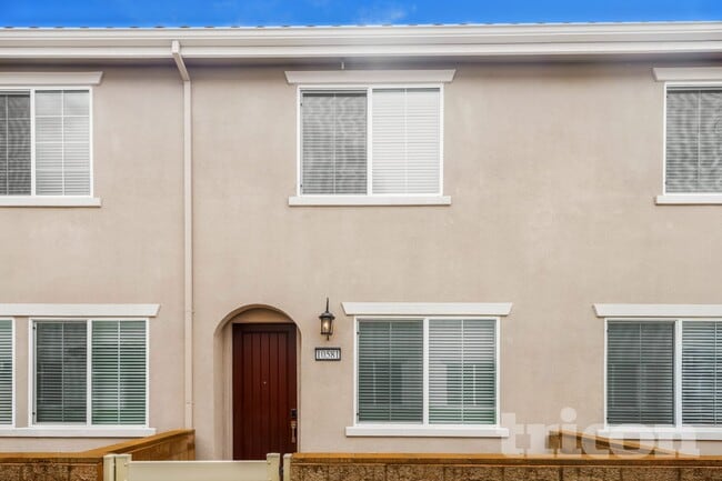 Building Photo - 10581 Amigos Ct
