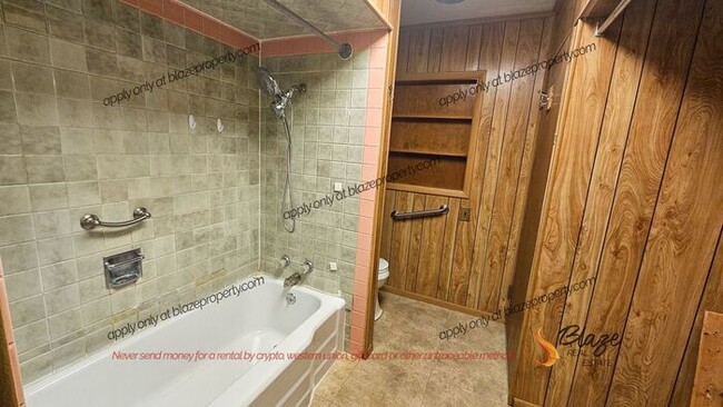 Building Photo - 4 bedroom 2 bathroom home in Lawndale read...