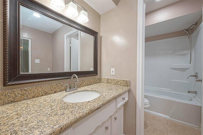 Building Photo - 6534 Bayonne Dr