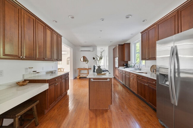 Building Photo - 163 Silver Lake Rd