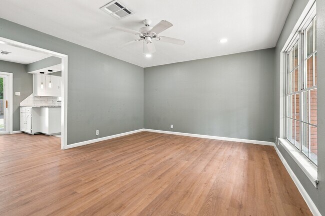 Building Photo - 2906 Newcastle Dr