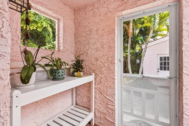 Building Photo - 217 Coconut Ave