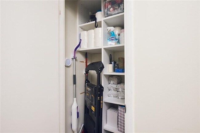 Building Photo - 2479 Peachtree Rd NE