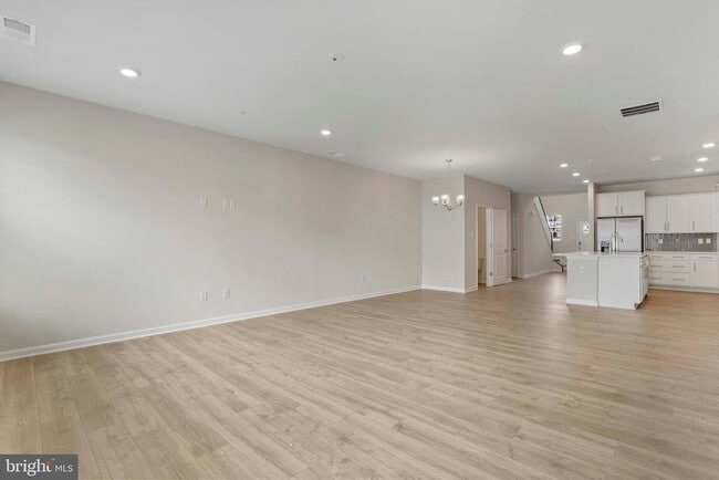 Building Photo - 496 Hanson St