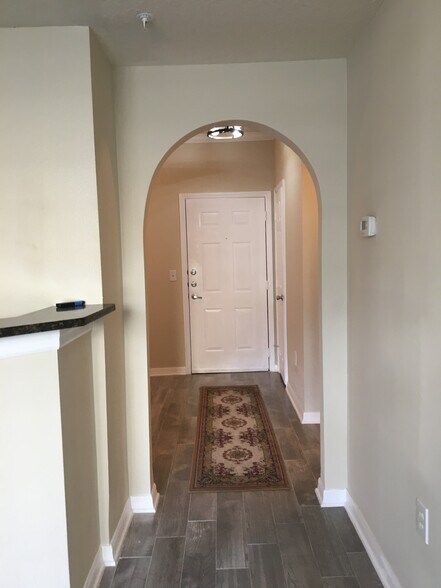 Building Photo - 501 Knights Run Ave