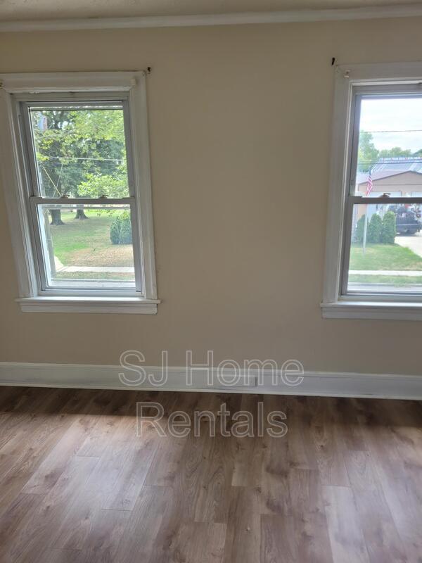 Building Photo - 302 Delaware Ave