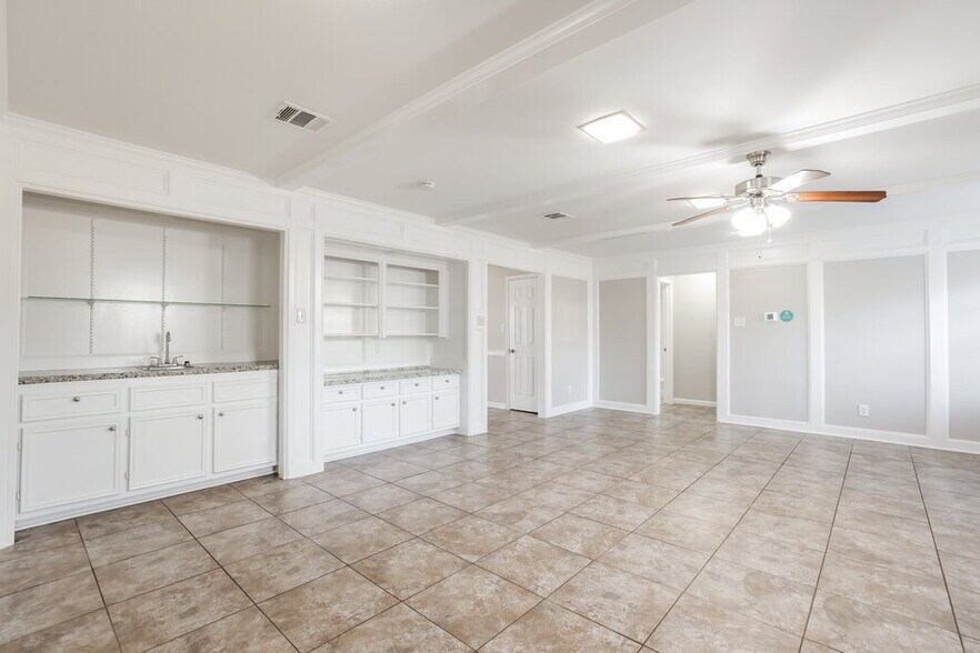 Building Photo - 11715 Gardenglen Dr