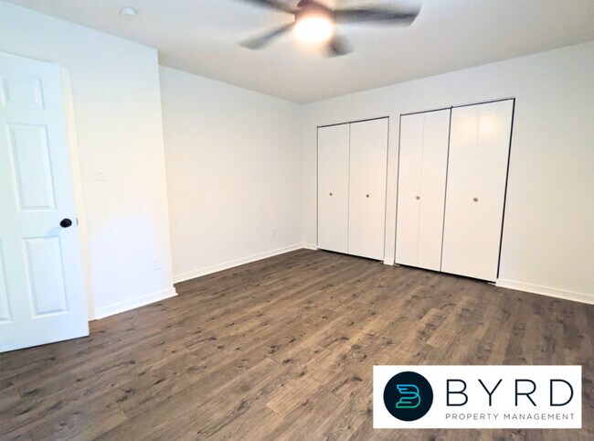 Building Photo - 5006 Glen Tara Dr